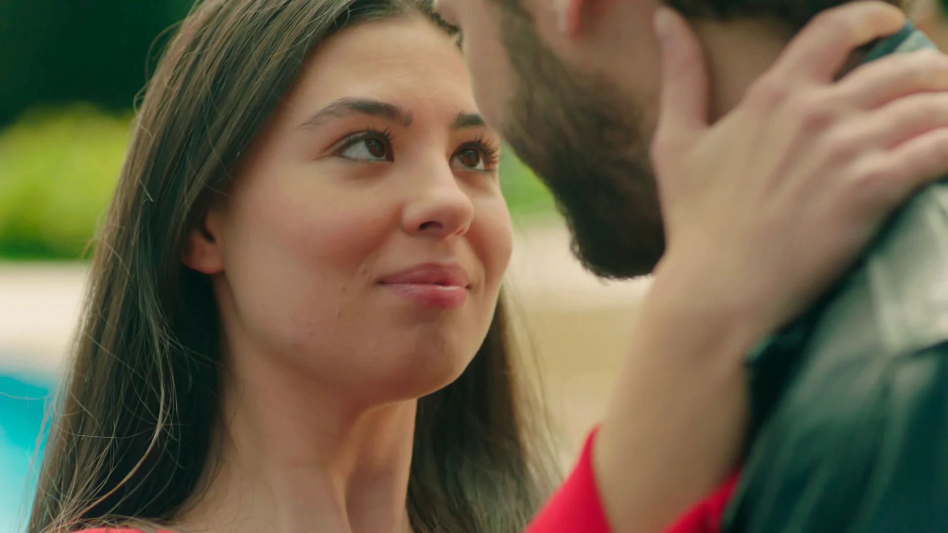 Mine se lanza y besa a Onur...&iexcl;con una inesperada reacci&oacute;n!