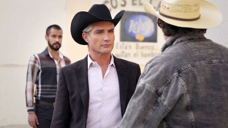 Mateo se enfrenta a Leonel en plena calle para boicotear su campaña electoral