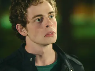 Emre rechaza a Muzaffer Emre rechaza a Muzaffer