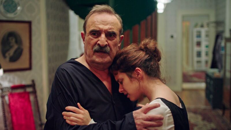 Los trastornos obsesivos de Safiye con la limpieza casi acaban con la vida de Neriman: 