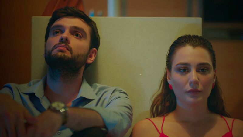 La conversación más sincera entre Hande y Yaman sobre Ferit: 