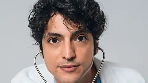 Alí Vefa, un joven médico marcado por la tragedia que encuentra en la medicina su refugio Doctor Alí