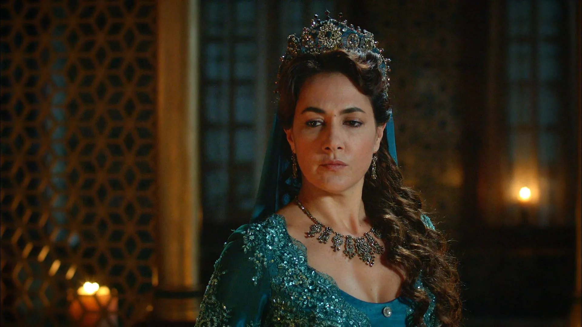 Fatma, humillada El sultán