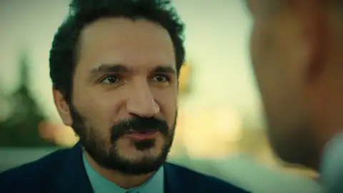 Sinan, fuera de sí, desvela a Adnan el secreto de Ferit: “Ya estoy harto” Sinan, fuera de sí, desvela a Adnan el secreto de Ferit: “Ya estoy harto”