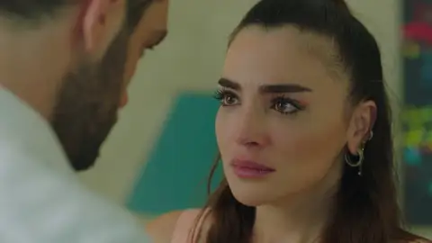 La inesperada pedida de matrimonio de Yaman a Bëtul tras ser rechazado por Hande La inesperada pedida de matrimonio de Yaman a Bëtul tras ser rechazado por Hande