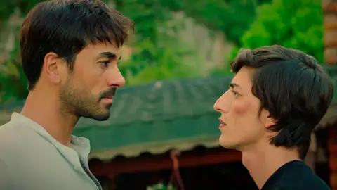 La confesión de Baha rompe todos los esquemas de Ferit: “Ayse es mi prometida” La confesión de Baha rompe todos los esquemas de Ferit: “Ayse es mi prometida”