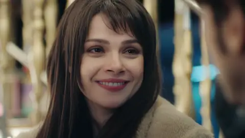 Las tres señales que demuestran que Nazli está enamorada de AlíLas tres señales que demuestran que Nazli está enamorada de Alí Las tres señales que demuestran que Nazli está enamorada de Alí