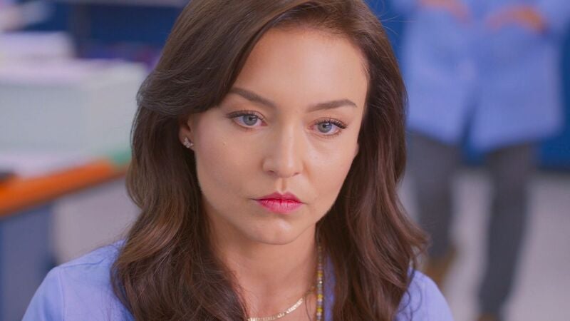 El ingeniero Mascaró ha ascendido a Alonso y Renata le hace una particular felicitación