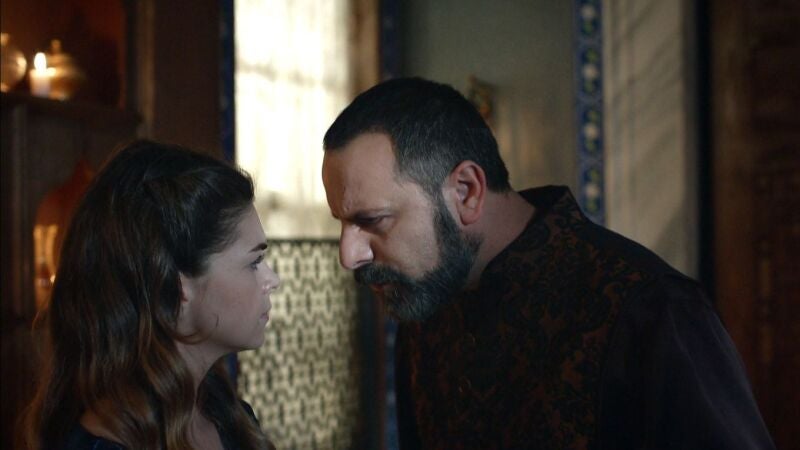 Las cartas que escribe Mihrimah ponen celoso a Rustem