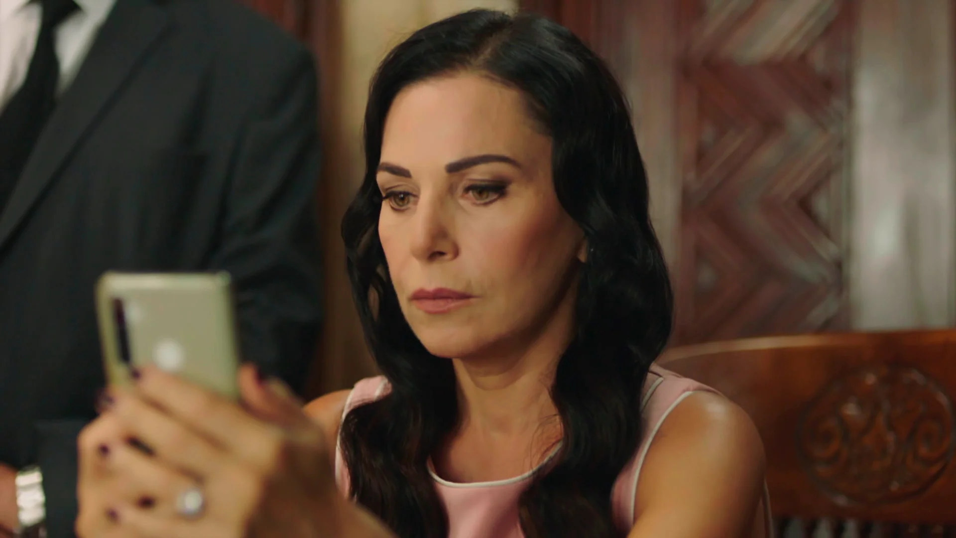 El destino de Ayse, en manos de Azade: &iquest;entregar&aacute; el v&iacute;deo que puede salvarla de la c&aacute;rcel?