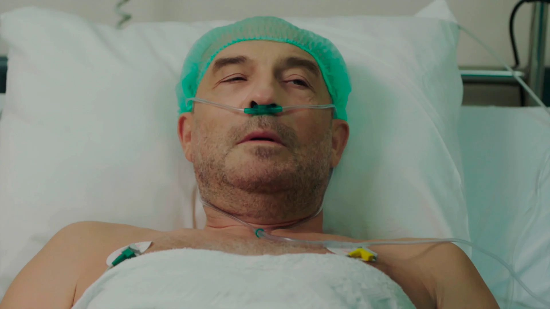 Adnan se recupera tras sufrir un infarto: ¡Ferit y Sinan le dan fuerzas para salir adelante! Adnan se recupera tras sufrir un infarto: ¡Ferit y Sinan le dan fuerzas para salir adelante!