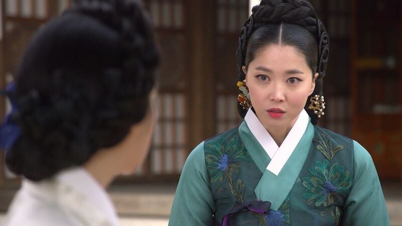 Saimdang se enfrenta a la que una vez fue su amiga y ahora es la malvada Choi