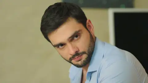 Yaman, pensativo Corazón herido