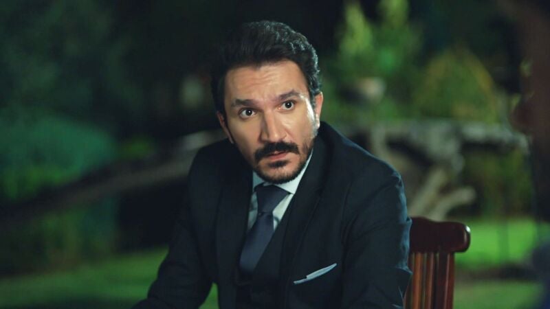 Sinan descubre que su hermano Ferit está enamorado de Ayse