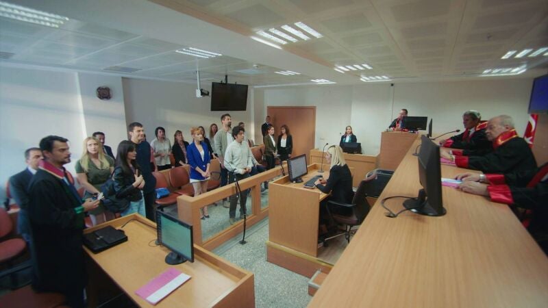 Una prueba que presenta Nazli en juicio salva a Alí de ir a prisión