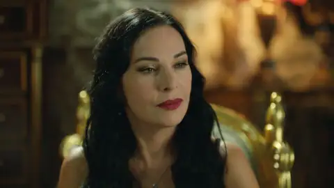 Azade despide a Sadet Corazón herido