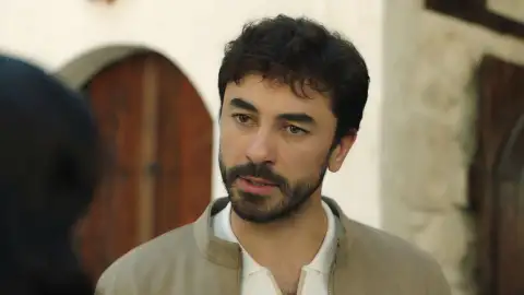 Ferit ataca a Azade Corazón herido