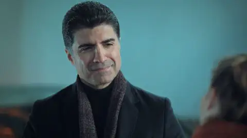 Faruk invita a Süreyya La novia de Estambul