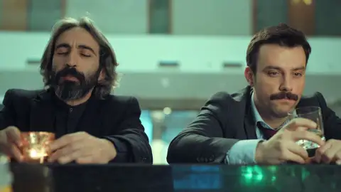 ¿Quien habla con Fikret? La novia de estambul