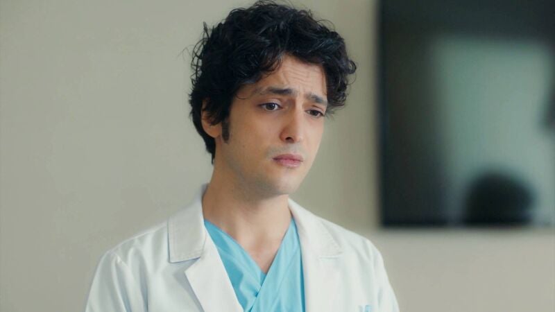 Alí sigue hablando con Adil aunque esté muerto: 