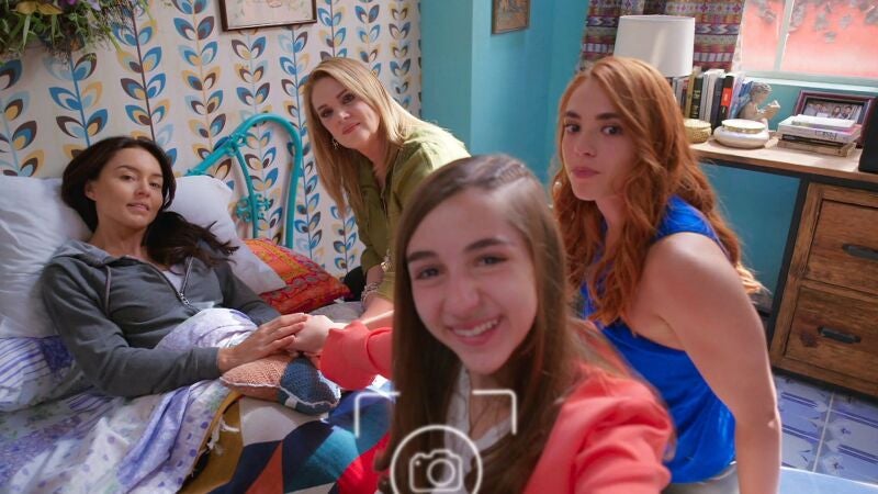 Renata se emociona cuando ve a todas sus amigas junto a ella en estos difíciles momentos