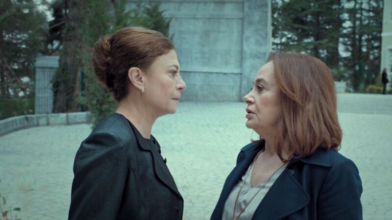 Las hermanas Reyhan y Kiymet se ven las caras tras muchos años y esconden un secreto que puede hacer temblar a los Boran