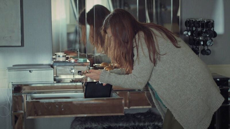 ¿Por qué la tía de Süreyya roba un collar de gran valor a Ipek?