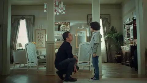 Faruk sospecha que el hijo de Begüm es su hijo Faruk sospecha que el hijo de Begüm es su hijo