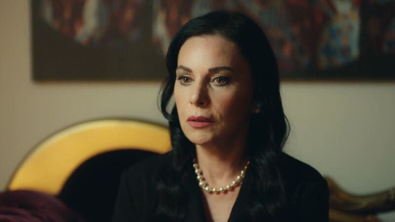 Azade descifra el enigma sobre el hijo secreto de su marido Adnan y queda horrorizada