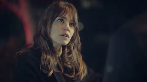 Süreyya bebe más de la cuenta y confiesa a Faruk sus temores Süreyya bebe más de la cuenta y confiesa a Faruk sus temores