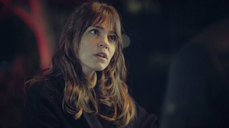 Süreyya bebe más de la cuenta y confiesa a Faruk sus temores