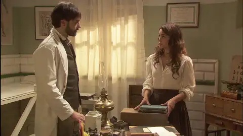 El nuevo médico de Puente Viejo invita a merendar a Pepa y ella acepta El nuevo médico de Puente Viejo invita a merendar a Pepa y ella acepta