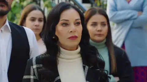 Adiós a los planes de Azade con el regreo de Yaman a la mansión Adiós a los planes de Azade con el regreo de Yaman a la mansión