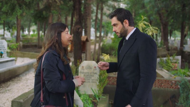 La reacción de Yaman cuando Feraye se presenta delante de él y le dice ser su madre