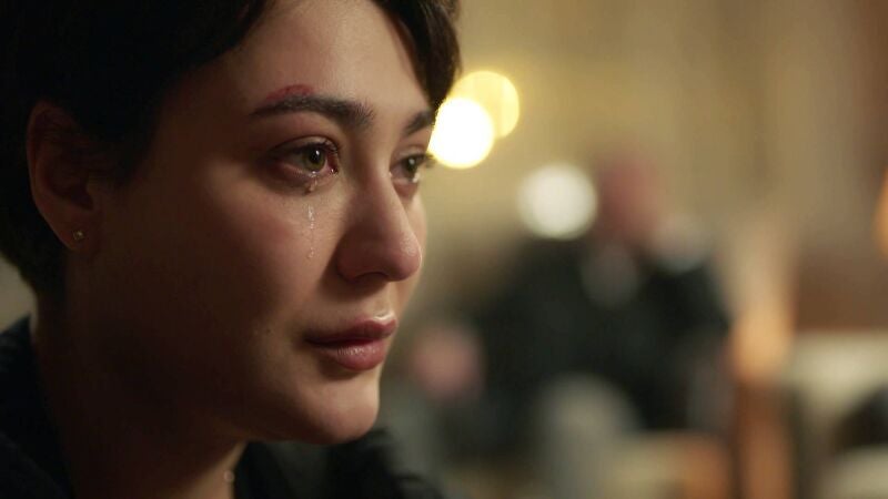 Hande jura vengarse de Ferit y Ayse tras la muerte de Yaman: 