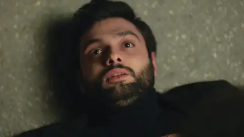 Hande dispara por error a su marido Yaman causándole la muerte Hande dispara por error a su marido Yaman causándole la muerte