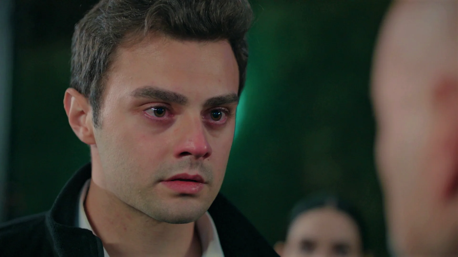 &Ouml;mer reniega de Ahmet tras descubrir la verdad: "Este hombre no es mi padre"