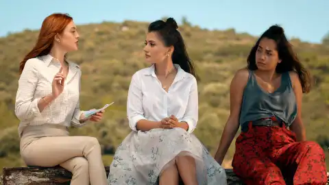 Ipek, Deren y Azra Hermanas