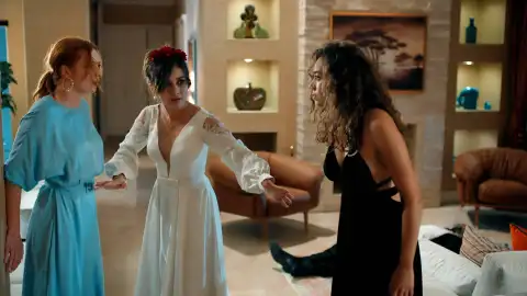 Ipek, Deren y Azra Hermanas