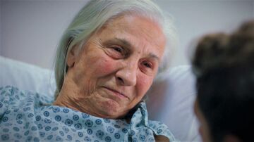 La petición de la señora Sevgi tras reencontrase con Ömer: "Prométeme que tu padre y tú llegaréis a quereros”