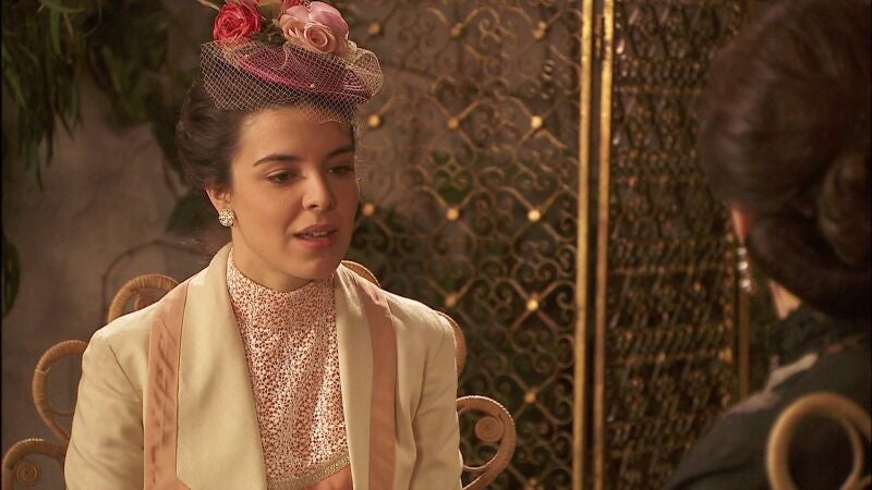 Gregoria comunica a Francisca que su estado de salud se agrava 