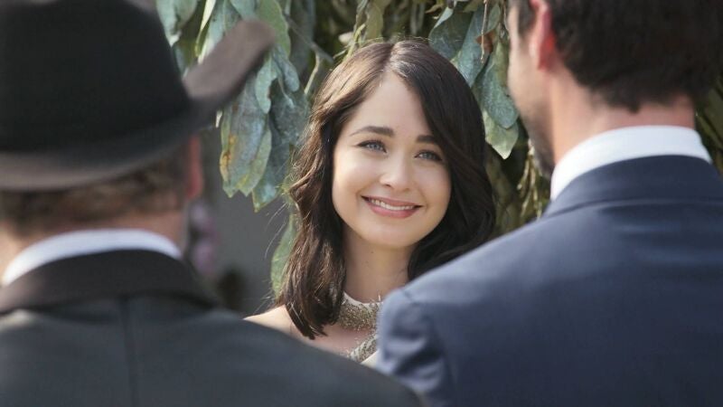 El día más feliz para Julieta ha llegado cuando Juan del Monte le pide matrimonio