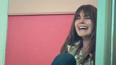 El romance entre Faruk con Gözde sale a la luz, ¡Süreyya lo descubre! El romance entre Faruk con Gözde sale a la luz, ¡Süreyya lo descubre!