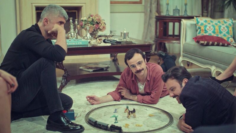 La nostalgia y los recuerdos llenan de emoción a los Boran al abrir Esma el baúl de recuerdos familiares 