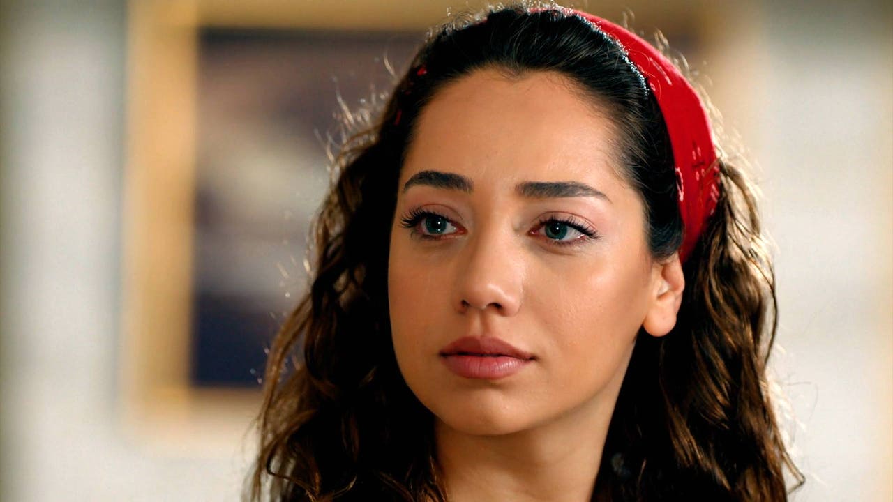 Azra confiesa a Ipek y a Deren su verdadera identidad y desvela quién ...