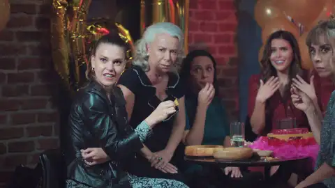 Celebran el cumpleaños de Esma y acaban en comisaría ¿qué ocurre? Celebran el cumpleaños de Esma y acaban en comisaría ¿qué ocurre?