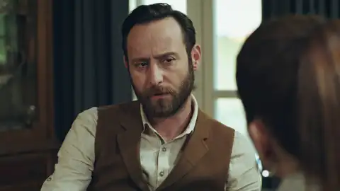 Metin sufre un arrebato de celos: cree que Öykü le engaña con Fevzi Metin sufre un arrebato de celos: cree que Öykü le engaña con Fevzi