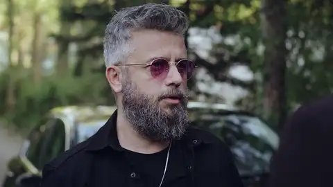 Fevzi revela su secreto mejor guardado a Metin y Mahinur Fevzi revela su secreto mejor guardado a Metin y Mahinur