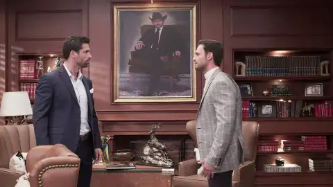 Juan acusa a Simón de los mensajes amenazadores que recibió para disuadirlo de acercarse a Sara Juan acusa a Simón de los mensajes amenazadores que recibió para disuadirlo de acercarse a Sara