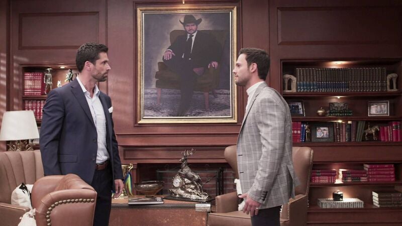 Juan acusa a Simón de los mensajes amenazadores que recibió para disuadirlo de acercarse a Sara